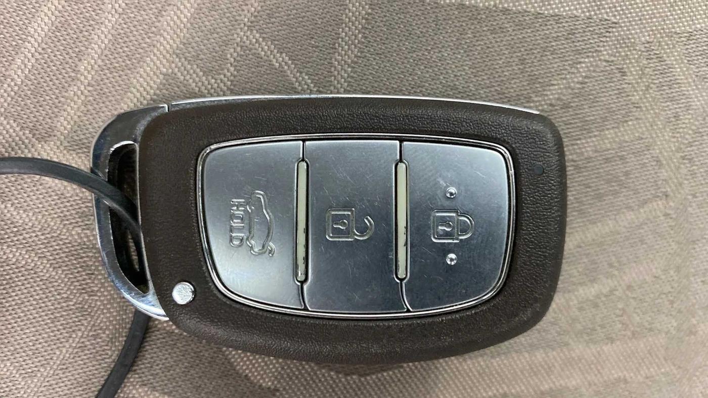 2014 Hyundai Grand i10 SPORTZ 1.2 KAPPA VTVT, Petrol, Manual, 86,593 km, Key Close Up