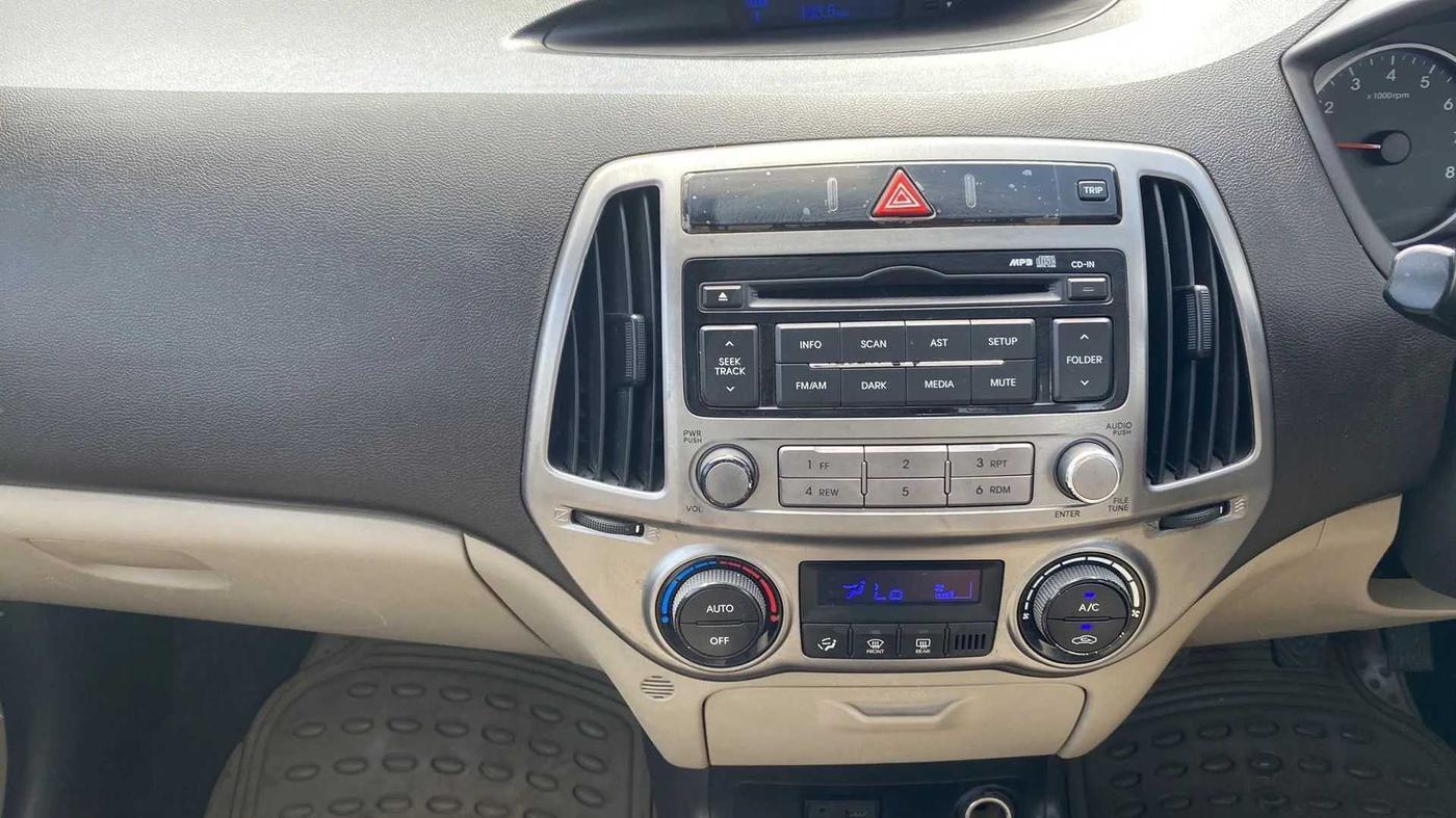 2013 Hyundai i20 MAGNA 1.2, Petrol, Manual, 44,229 km, Air Conditioner
