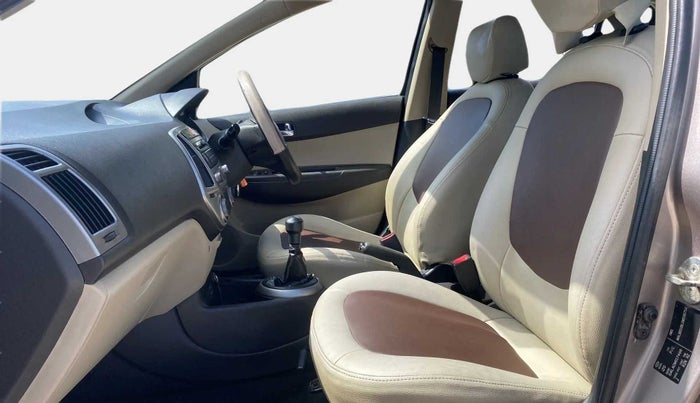 2013 Hyundai i20 MAGNA 1.2, Petrol, Manual, 44,229 km, Right Side Front Door Cabin