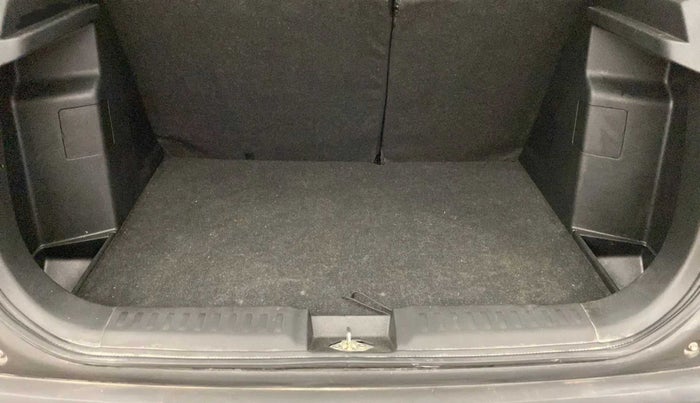 2022 Maruti BREZZA ZXI SMART HYBRID , Petrol, Manual, 16,037 km, Boot Inside