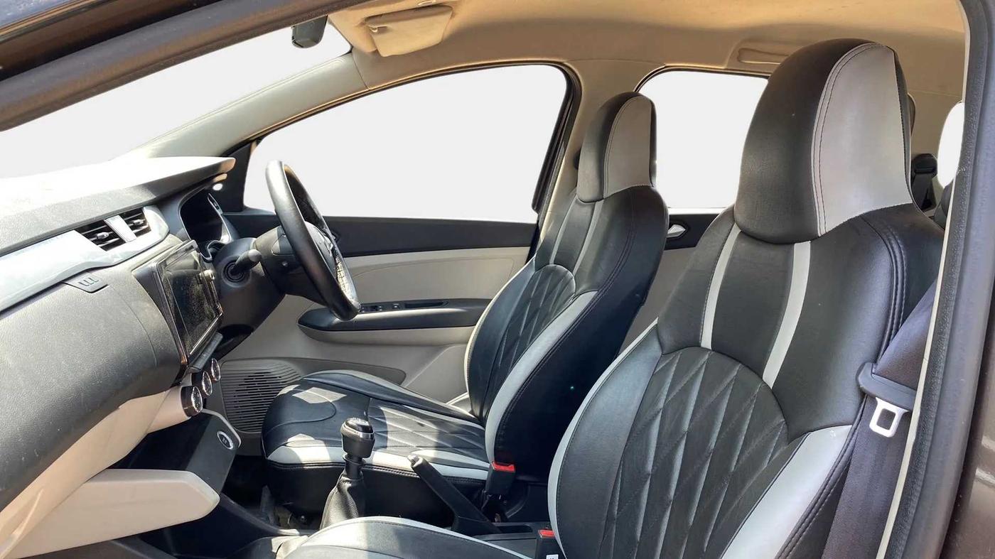2021 Renault TRIBER RXZ DUAL TONE, Petrol, Manual, 33,176 km, Right Side Front Door Cabin