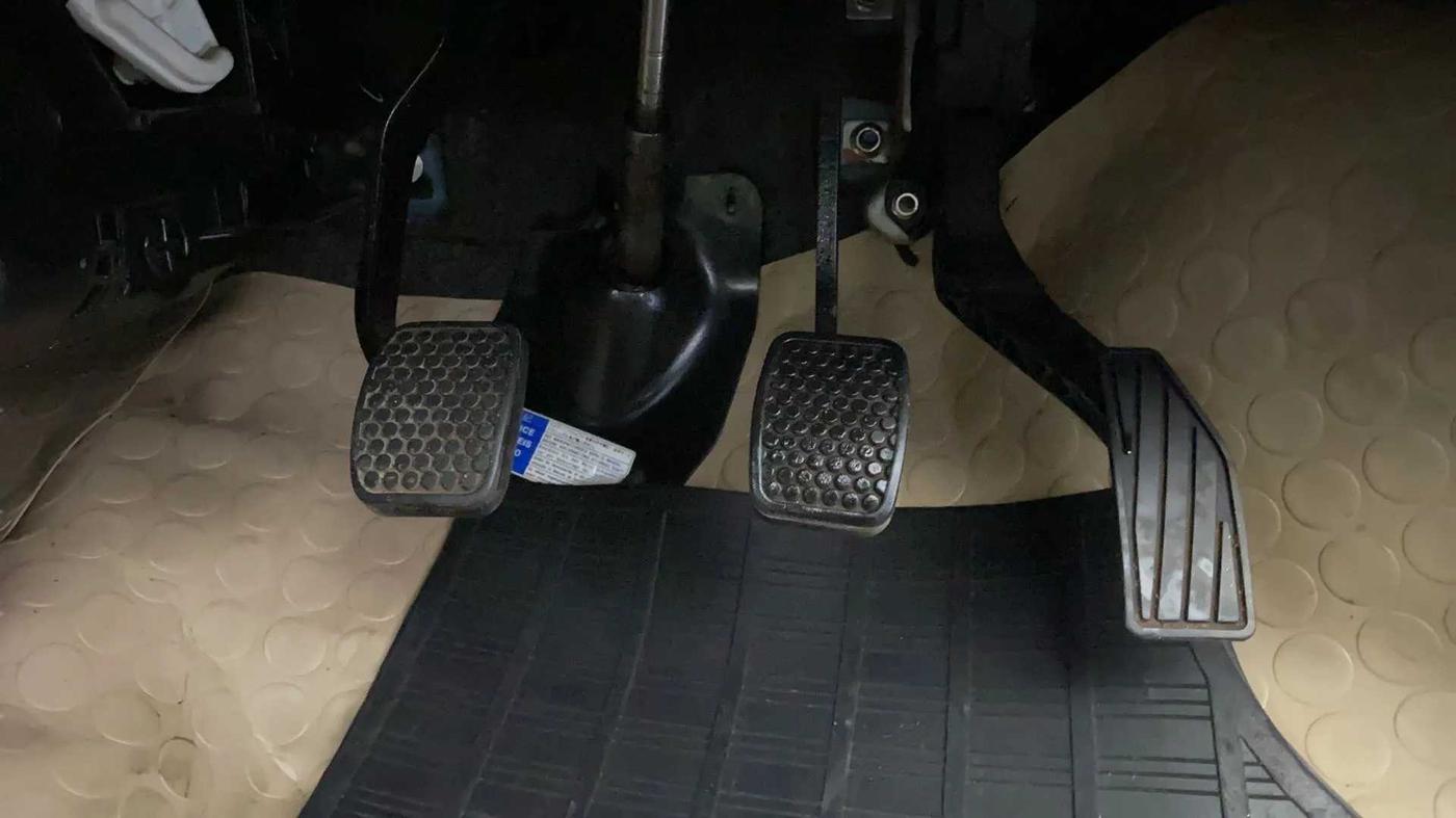 2016 Maruti Alto K10 VXI, Petrol, Manual, 25,069 km, Pedals