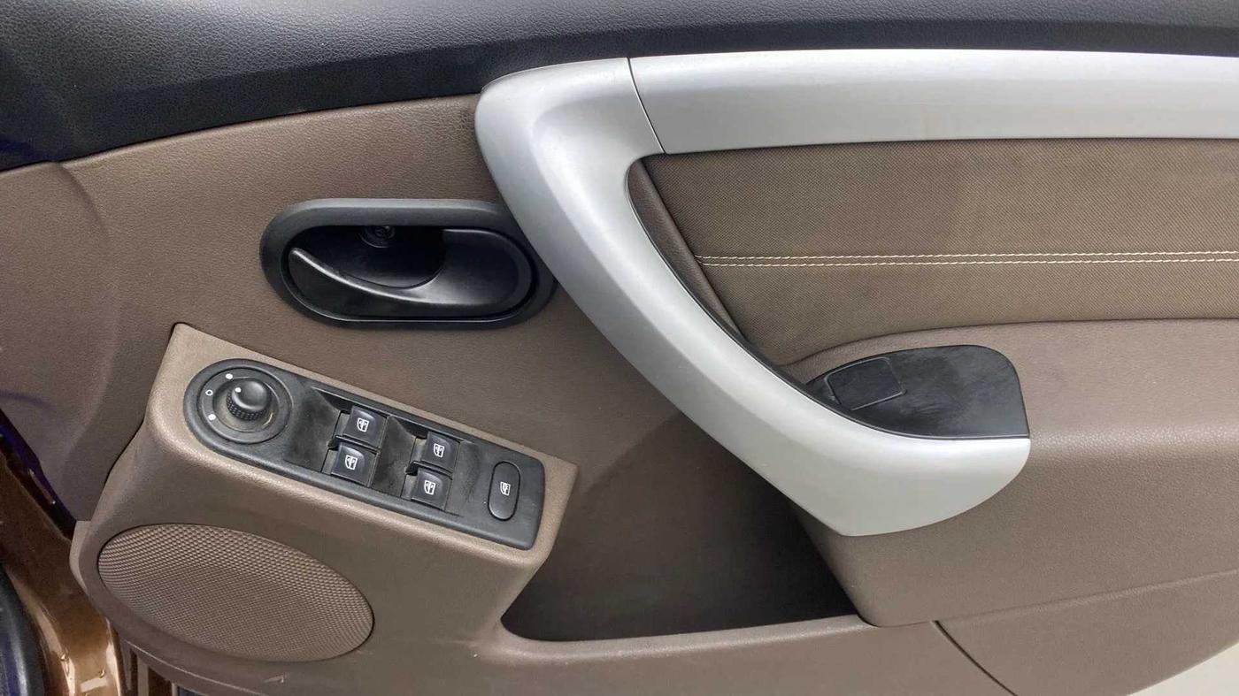 2017 Renault Duster RXL PETROL, Petrol, Manual, 65,693 km, Driver Side Door Panels Control