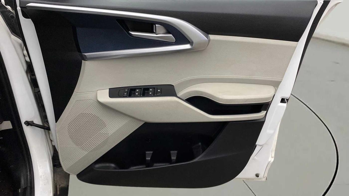 2022 KIA CARENS PREMIUM 1.5 PETROL 7 STR, Petrol, Manual, 8,198 km, Driver Side Door Panels Control