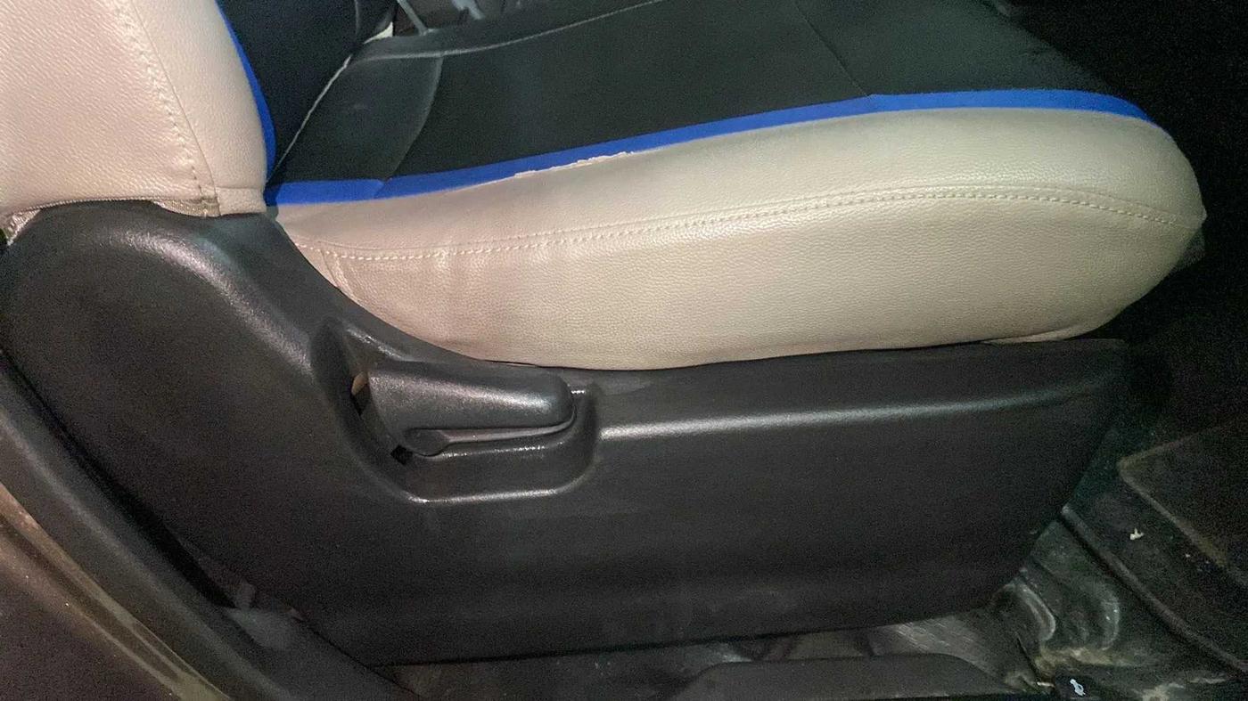 2014 Maruti Wagon R 1.0 LXI CNG, CNG, Manual, 93,057 km, Driver Side Adjustment Panel