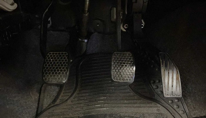 2016 Maruti Alto K10 VXI, Petrol, Manual, 31,224 km, Pedals
