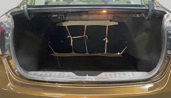 2016 Maruti Ciaz ZXI, Petrol, Manual, 82,952 km, Boot Inside