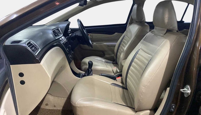2016 Maruti Ciaz ZXI, Petrol, Manual, 82,952 km, Right Side Front Door Cabin