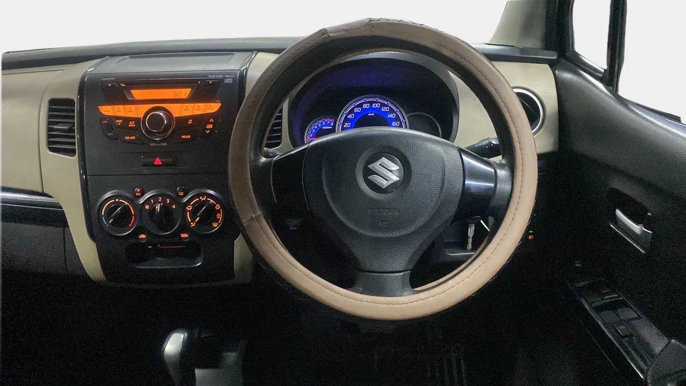 2017 Maruti Wagon R 1.0 VXI + (O) AMT, Petrol, Automatic, 55,172 km, Steering Wheel Close Up