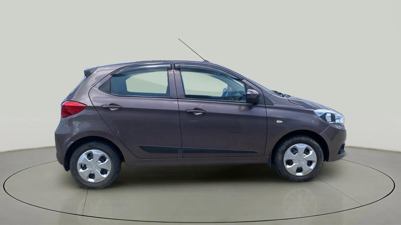 2017 Tata Tiago XT PETROL, Petrol, Manual, 24,763 km, Right Side