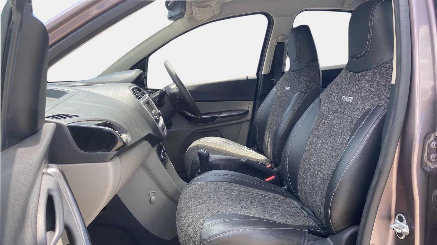 2017 Tata Tiago XT PETROL, Petrol, Manual, 24,763 km, Right Side Front Door Cabin