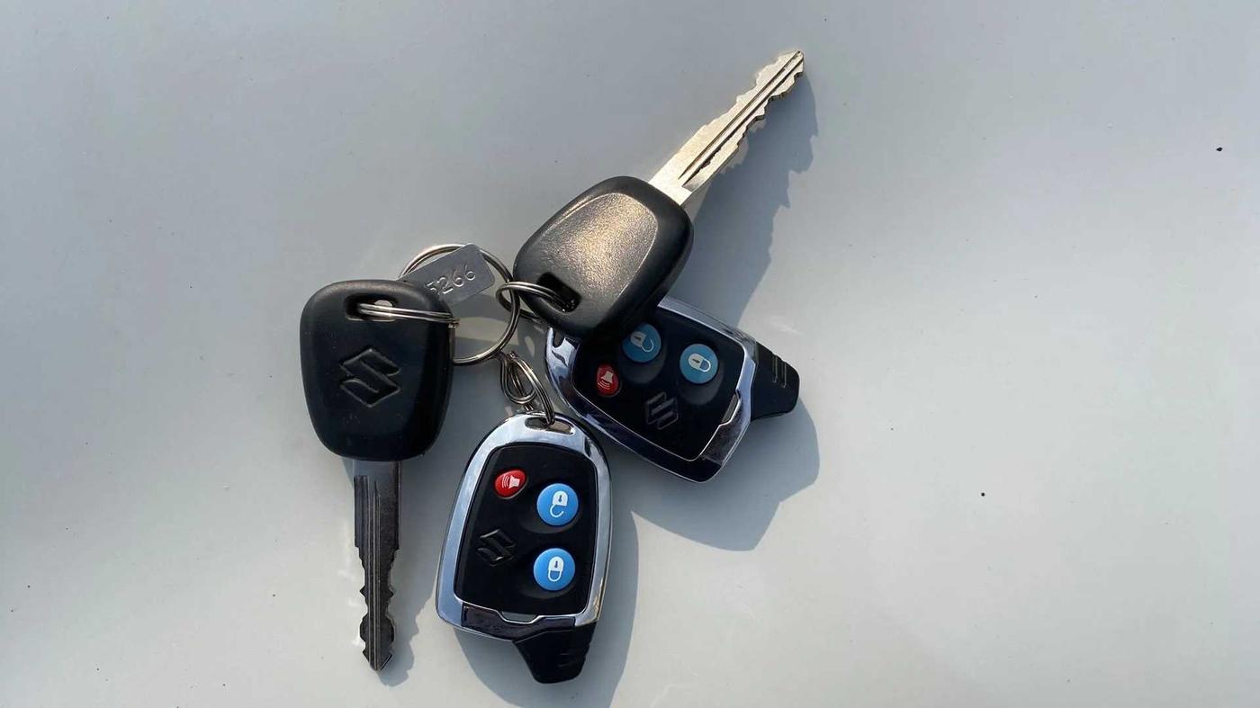 2019 Maruti Swift LXI, Petrol, Manual, 18,679 km, Key Close Up