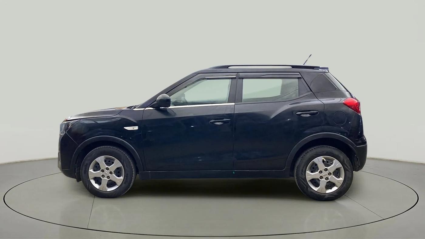 2022 Mahindra XUV300 W6 1.5 DIESEL, Diesel, Manual, 48,617 km, Left Side