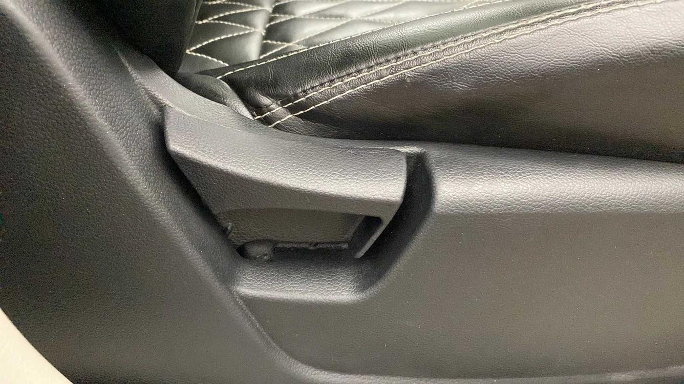 2022 Mahindra XUV300 W6 1.5 DIESEL, Diesel, Manual, 48,617 km, Driver Side Adjustment Panel
