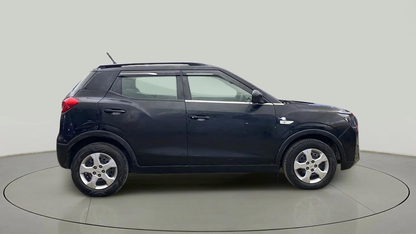 2022 Mahindra XUV300 W6 1.5 DIESEL, Diesel, Manual, 48,617 km, Right Side View