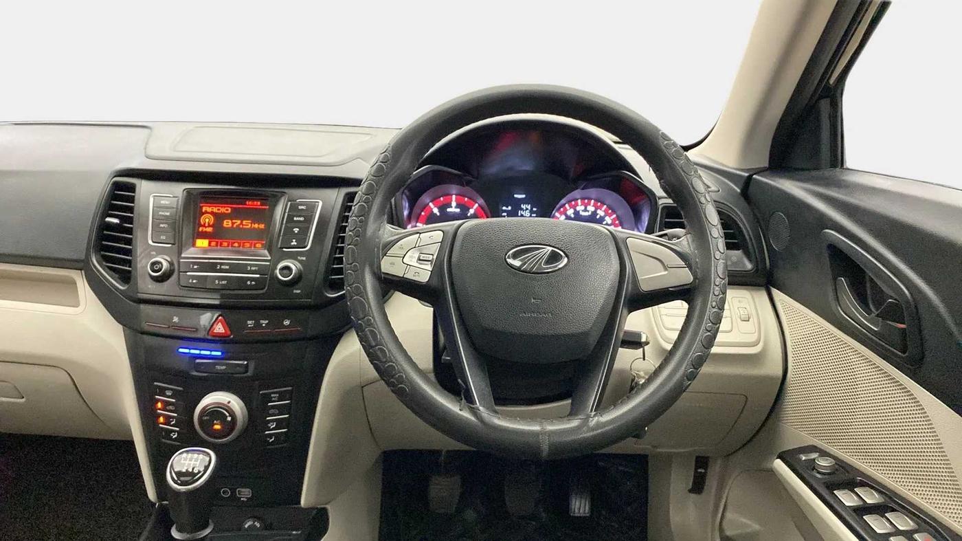 2022 Mahindra XUV300 W6 1.5 DIESEL, Diesel, Manual, 48,617 km, Steering Wheel Close Up