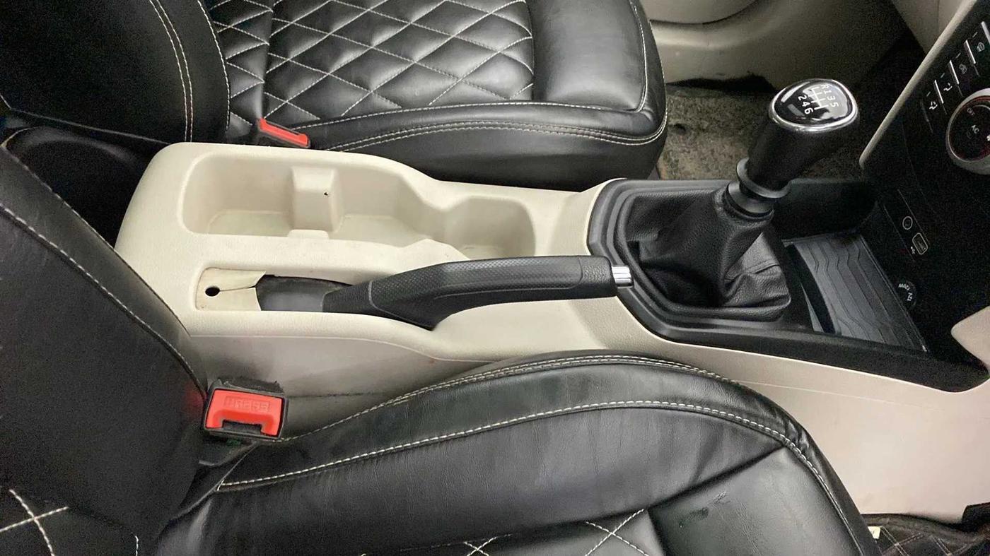 2022 Mahindra XUV300 W6 1.5 DIESEL, Diesel, Manual, 48,617 km, Gear Lever