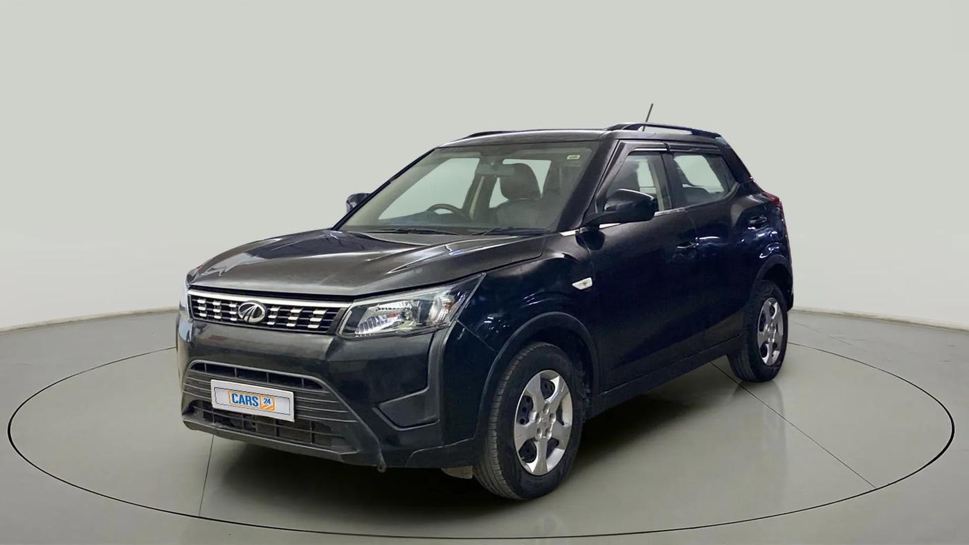 2022 Mahindra XUV300 W6 1.5 DIESEL, Diesel, Manual, 48,617 km, Left Front Diagonal