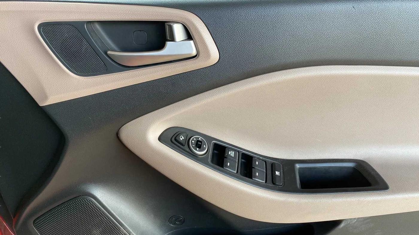 2020 Hyundai Elite i20 SPORTZ PLUS 1.2, Petrol, Manual, 47,168 km, Driver Side Door Panels Control