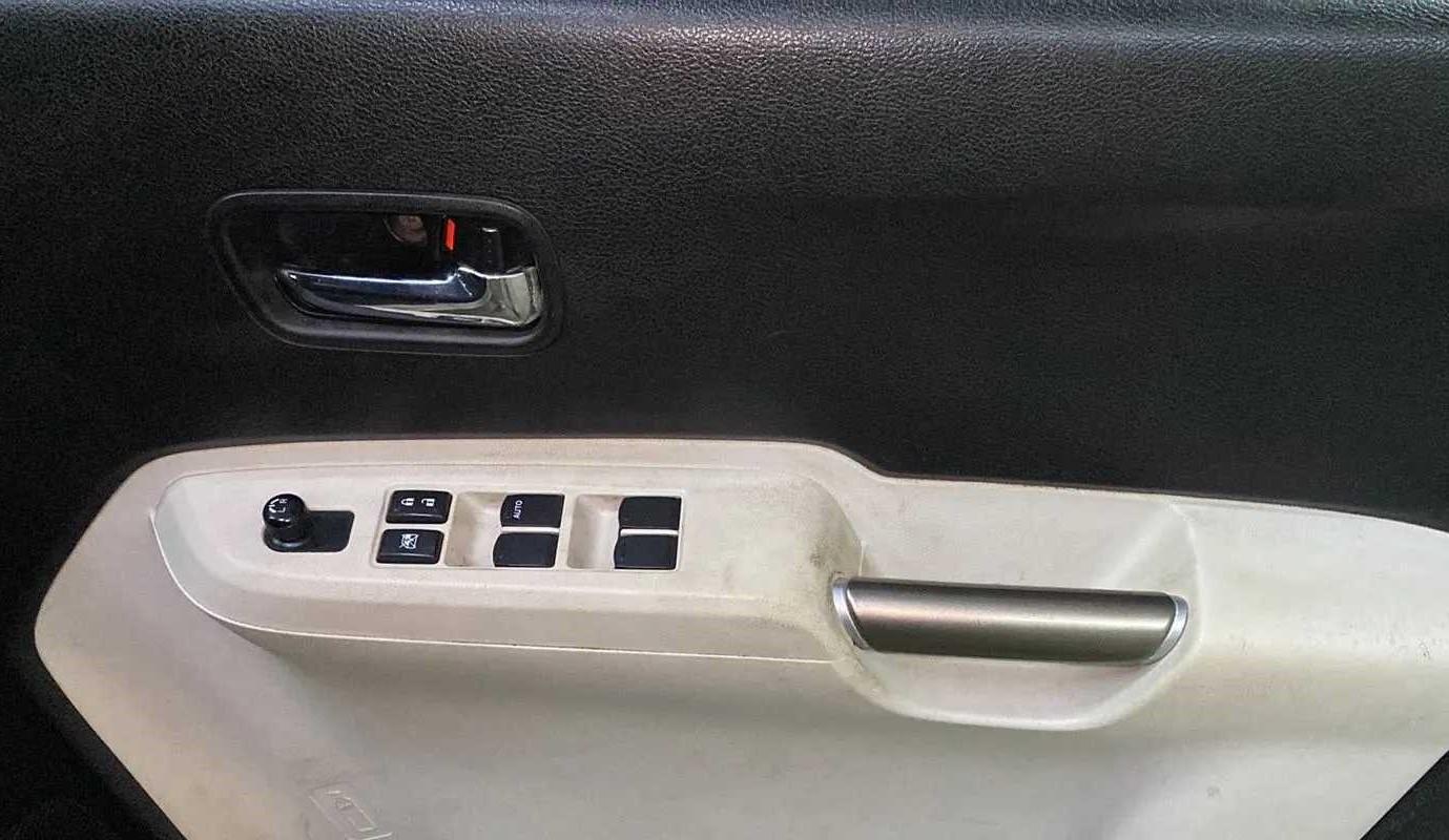 2017 Maruti IGNIS DELTA 1.2 AMT, Petrol, Automatic, 80,205 km, Driver Side Door Panels Control