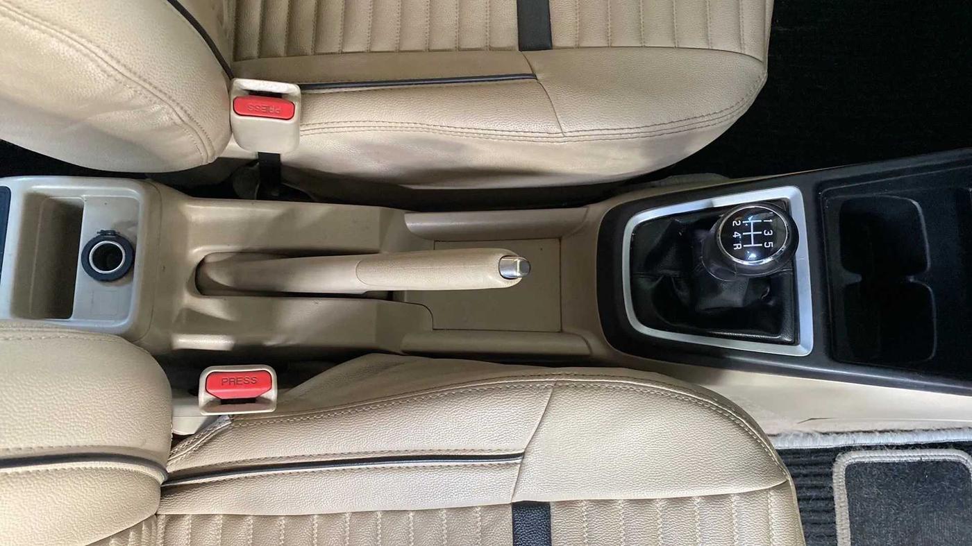 2018 Maruti Dzire VDI, Diesel, Manual, 99,557 km, Gear Lever