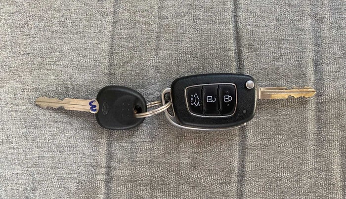 2020 Hyundai GRAND I10 NIOS SPORTZ AMT 1.2 KAPPA VTVT, Petrol, Automatic, 37,438 km, Key Close Up