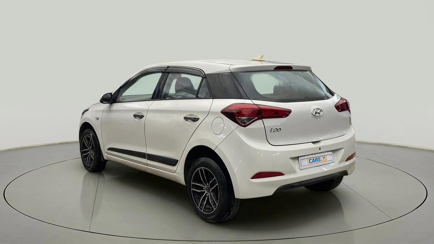 2017 Hyundai Elite i20 MAGNA EXECUTIVE 1.2, CNG, Manual, 1,23,300 km, Left Back Diagonal