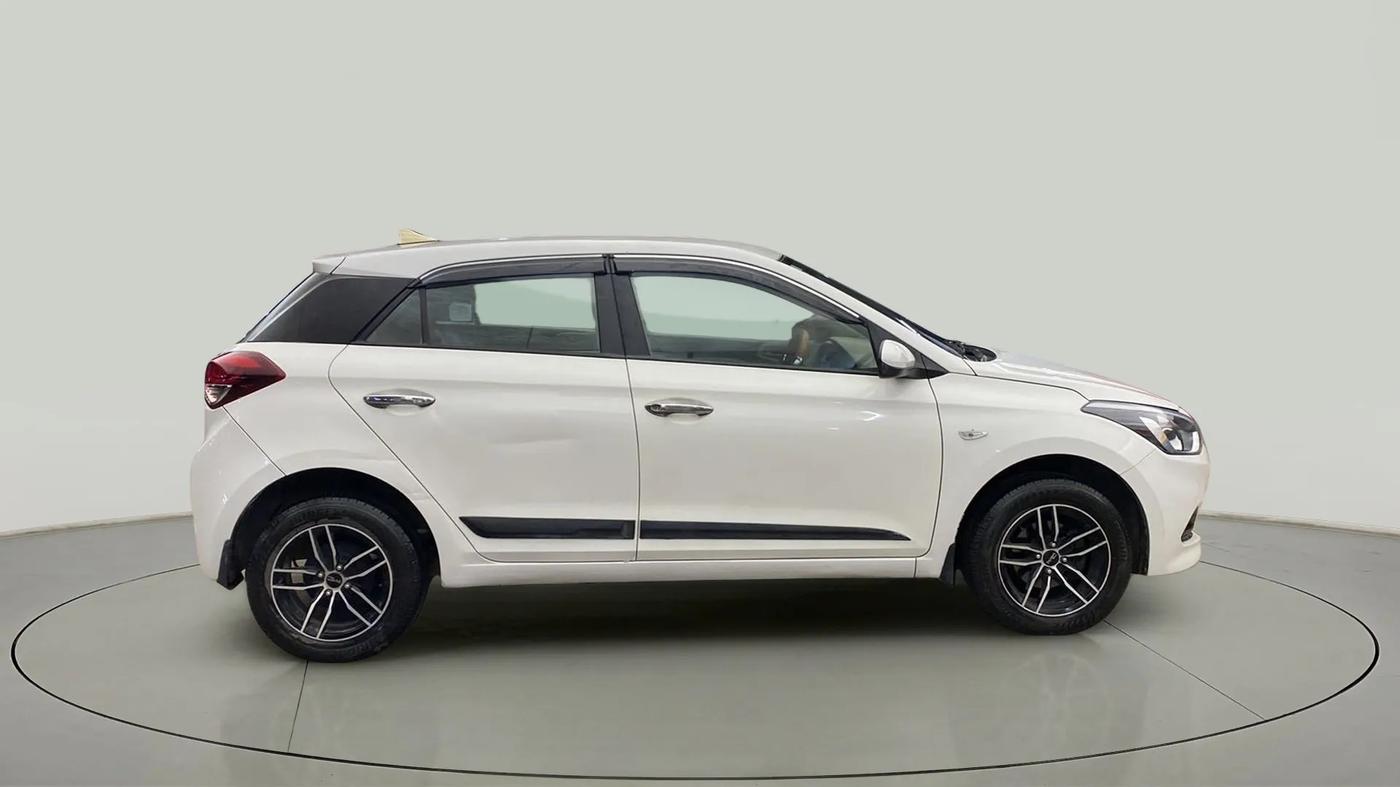 2017 Hyundai Elite i20 MAGNA EXECUTIVE 1.2, CNG, Manual, 1,23,300 km, Right Side View