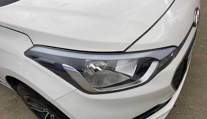 2017 Hyundai Elite i20 MAGNA EXECUTIVE 1.2, CNG, Manual, 1,23,300 km, Right headlight - Minor scratches