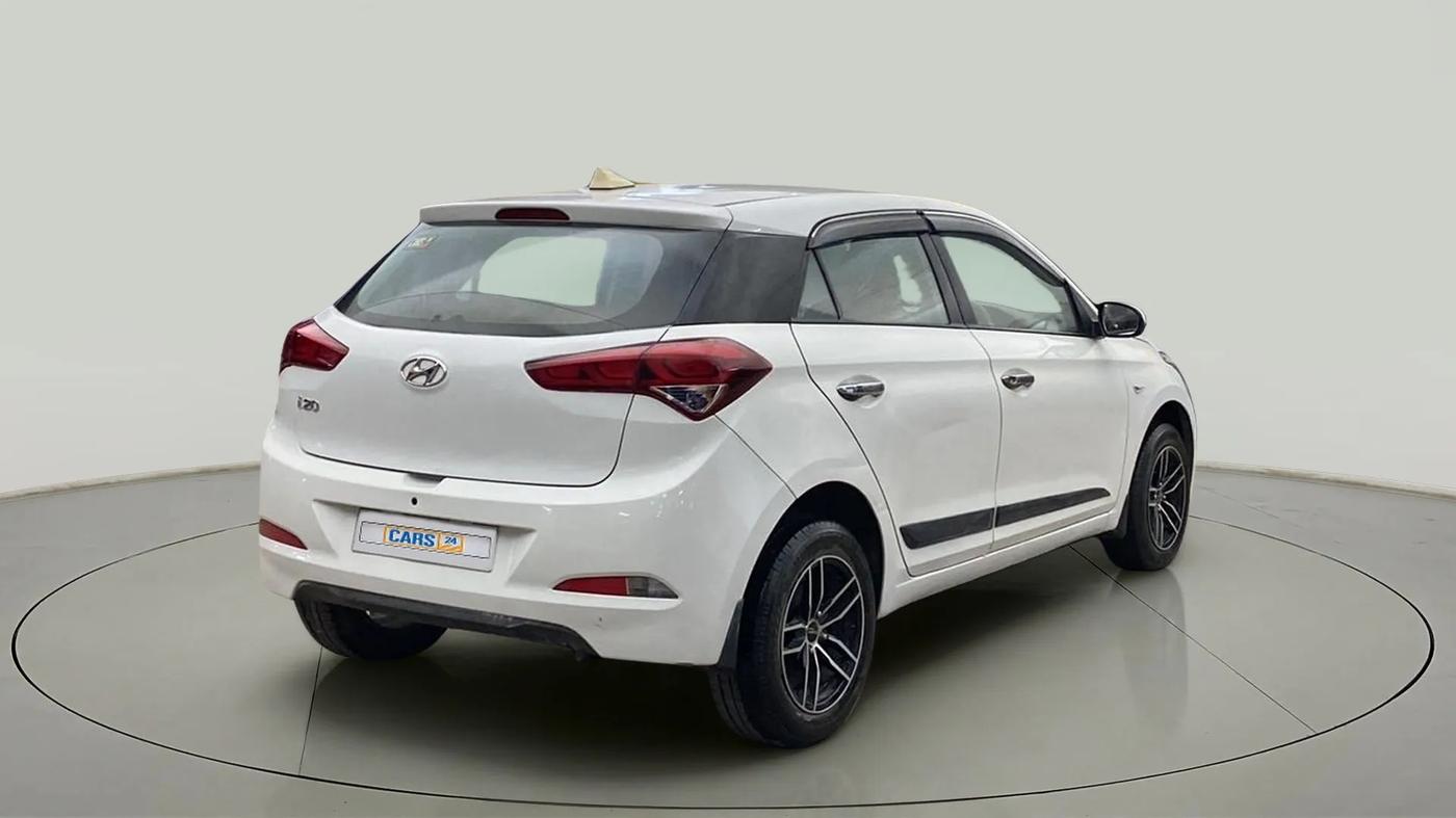 2017 Hyundai Elite i20 MAGNA EXECUTIVE 1.2, CNG, Manual, 1,23,300 km, Right Back Diagonal