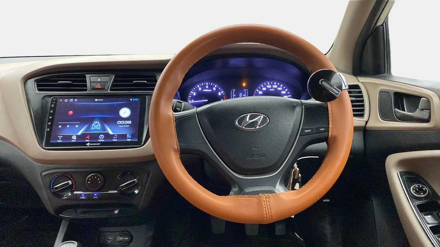 2017 Hyundai Elite i20 MAGNA EXECUTIVE 1.2, CNG, Manual, 1,23,300 km, Steering Wheel Close Up