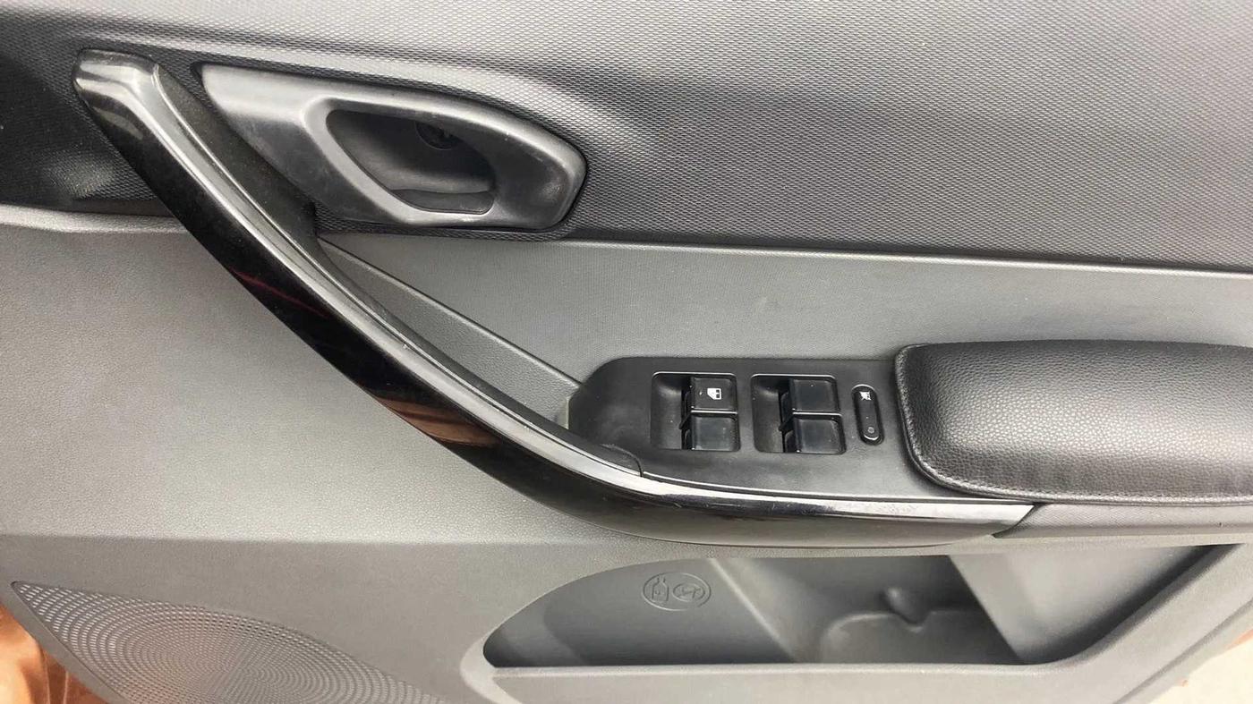 2017 Tata TIGOR XM PETROL, Petrol, Manual, 40,136 km, Driver Side Door Panels Control