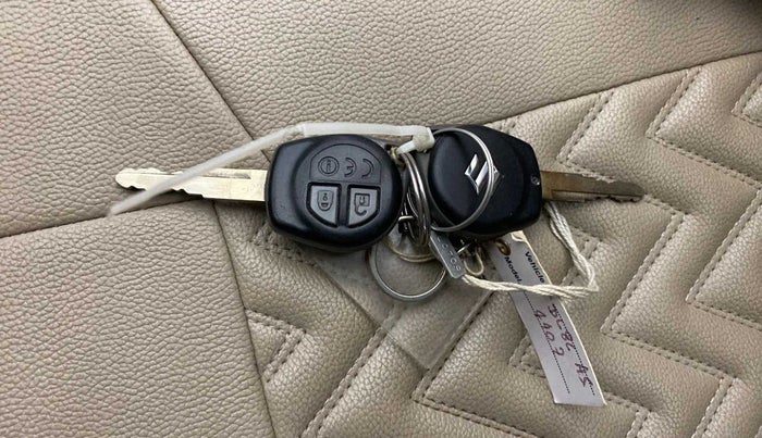 2017 Maruti Dzire VXI, Petrol, Manual, 49,389 km, Key Close Up