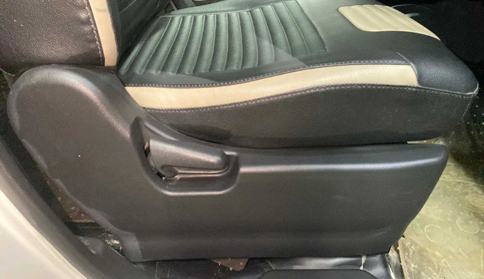 2018 Maruti Wagon R 1.0 LXI CNG, CNG, Manual, 43,165 km, Driver Side Adjustment Panel