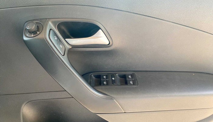 2020 Volkswagen Polo HIGHLINE PLUS 1.0, Petrol, Manual, 53,811 km, Driver Side Door Panels Control