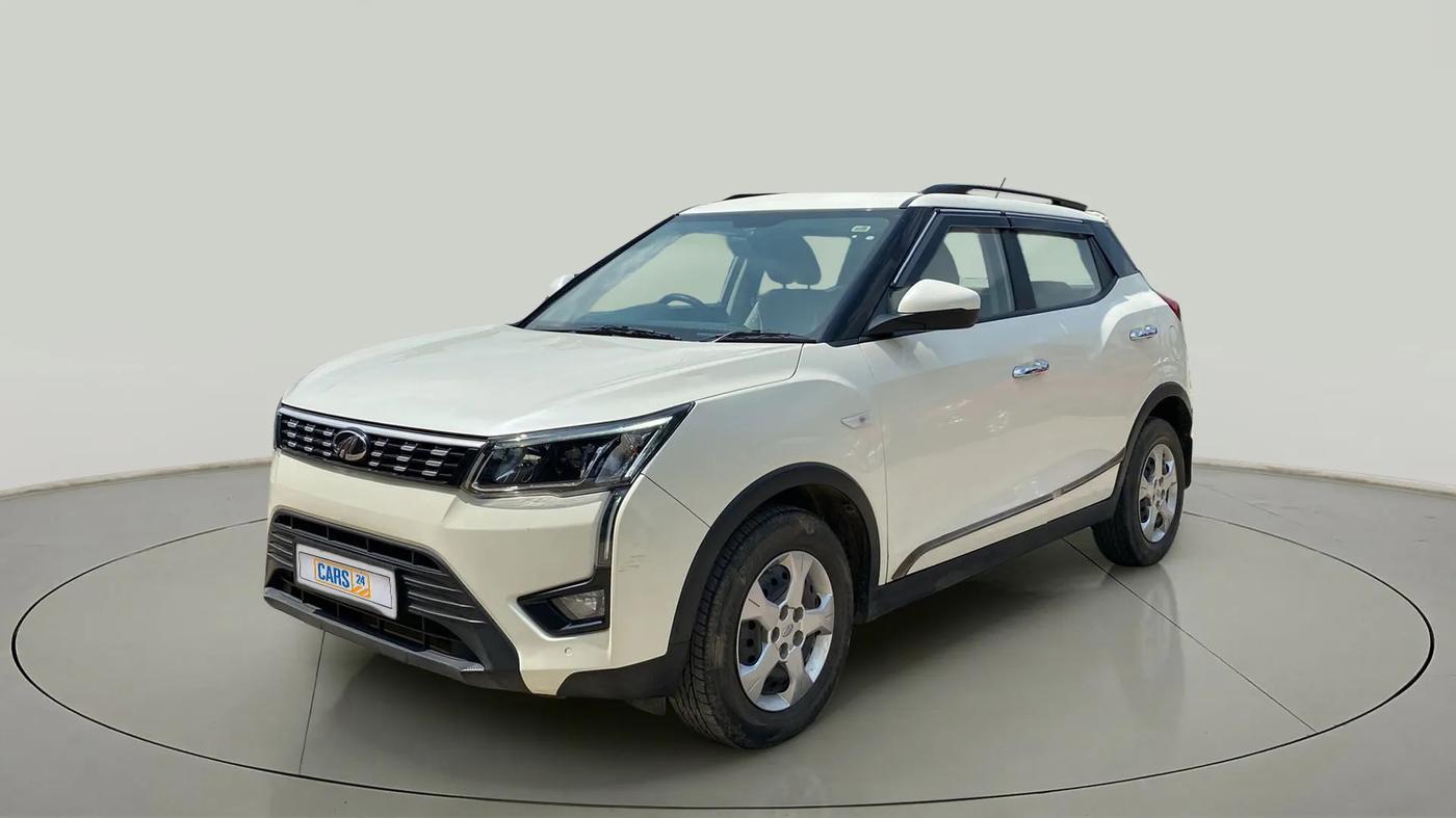 2021 Mahindra XUV300 W6 1.5 DIESEL, Diesel, Manual, 26,656 km, Left Front Diagonal