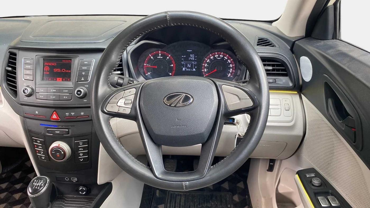 2021 Mahindra XUV300 W6 1.5 DIESEL, Diesel, Manual, 26,656 km, Steering Wheel Close Up