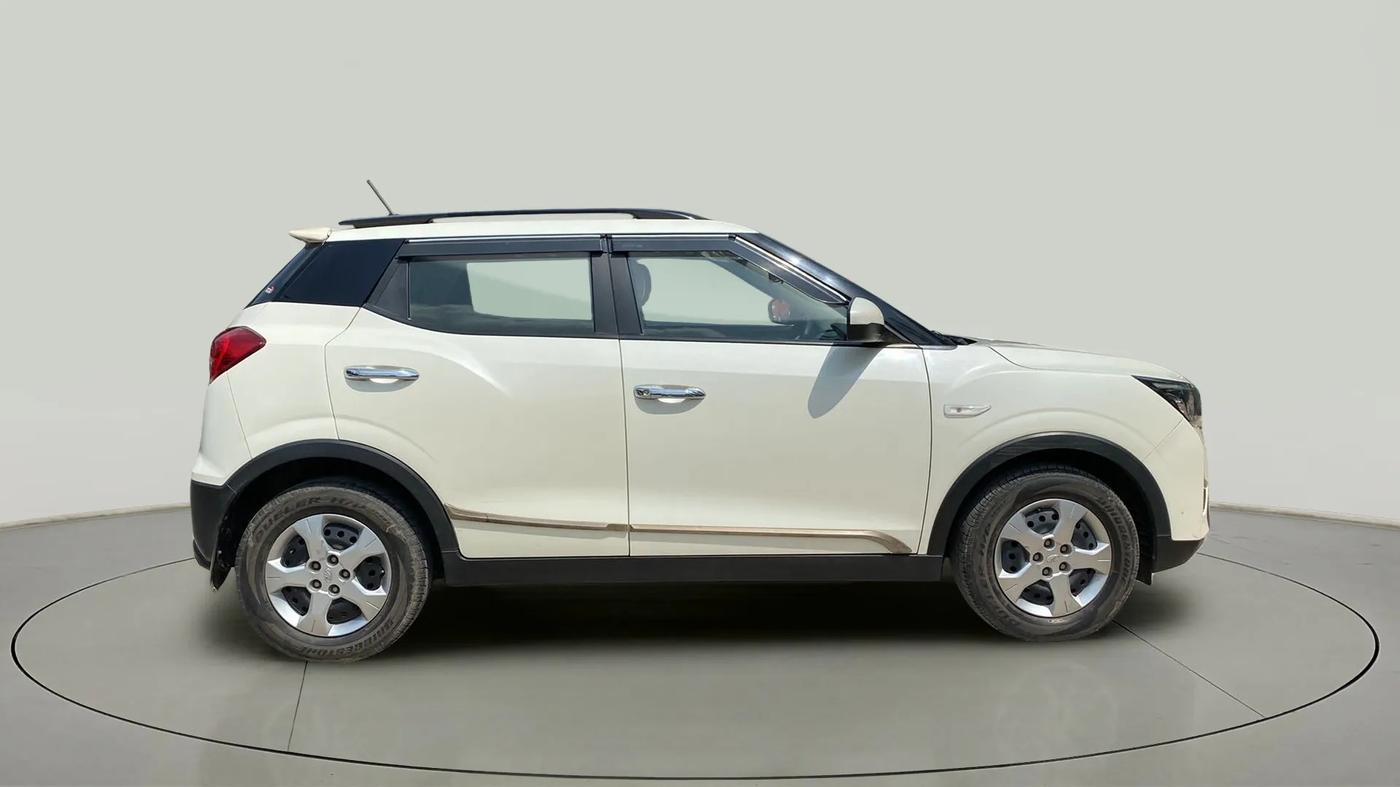 2021 Mahindra XUV300 W6 1.5 DIESEL, Diesel, Manual, 26,656 km, Right Side View