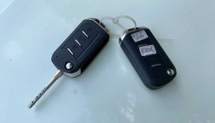 2021 Mahindra XUV300 W6 1.5 DIESEL, Diesel, Manual, 26,656 km, Key Close Up