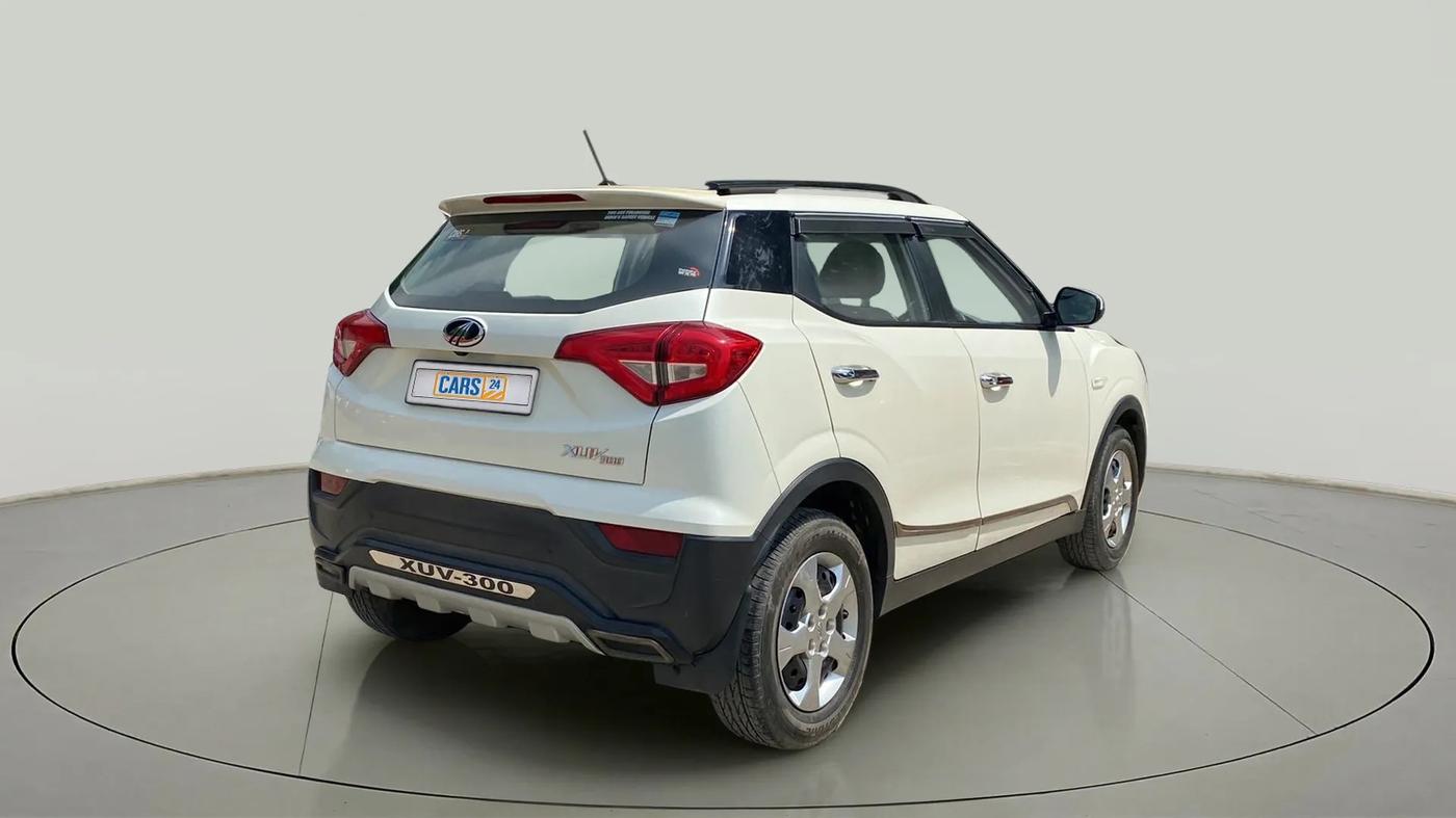 2021 Mahindra XUV300 W6 1.5 DIESEL, Diesel, Manual, 26,656 km, Right Back Diagonal