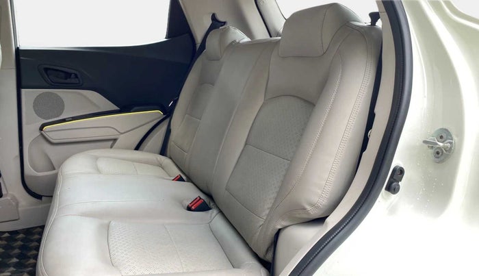 2021 Mahindra XUV300 W6 1.5 DIESEL, Diesel, Manual, 26,656 km, Right Side Rear Door Cabin
