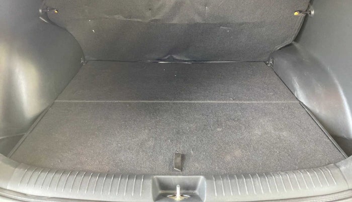 2017 Hyundai Creta SX PLUS 1.6 PETROL, Petrol, Manual, 59,304 km, Boot Inside
