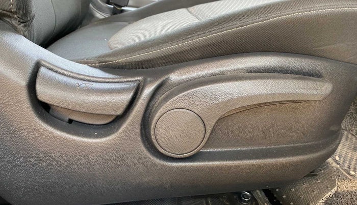 2017 Hyundai Creta SX PLUS 1.6 PETROL, Petrol, Manual, 59,304 km, Driver Side Adjustment Panel