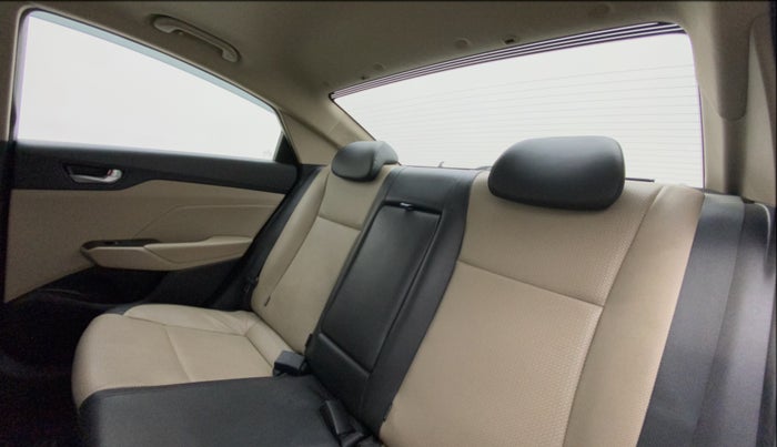 2019 Hyundai Verna 1.6 VTVT SX O, Petrol, Manual, 38,790 km, Right Side Rear Door Cabin