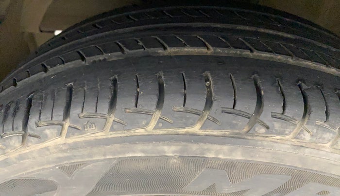 2017 Maruti Baleno DELTA PETROL 1.2, Petrol, Manual, 43,466 km, Left Front Tyre Tread