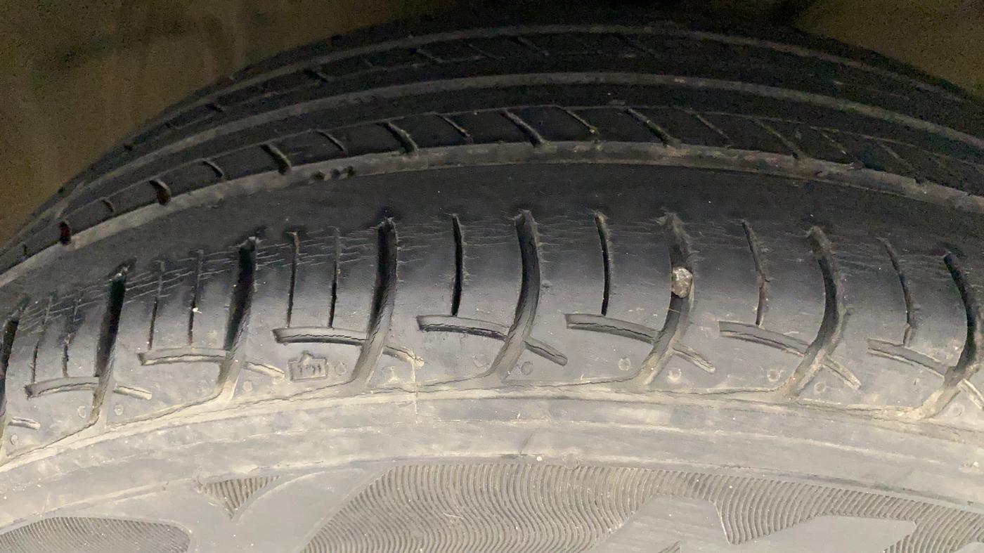 2017 Maruti Baleno DELTA PETROL 1.2, Petrol, Manual, 43,466 km, Right Front Tyre Tread