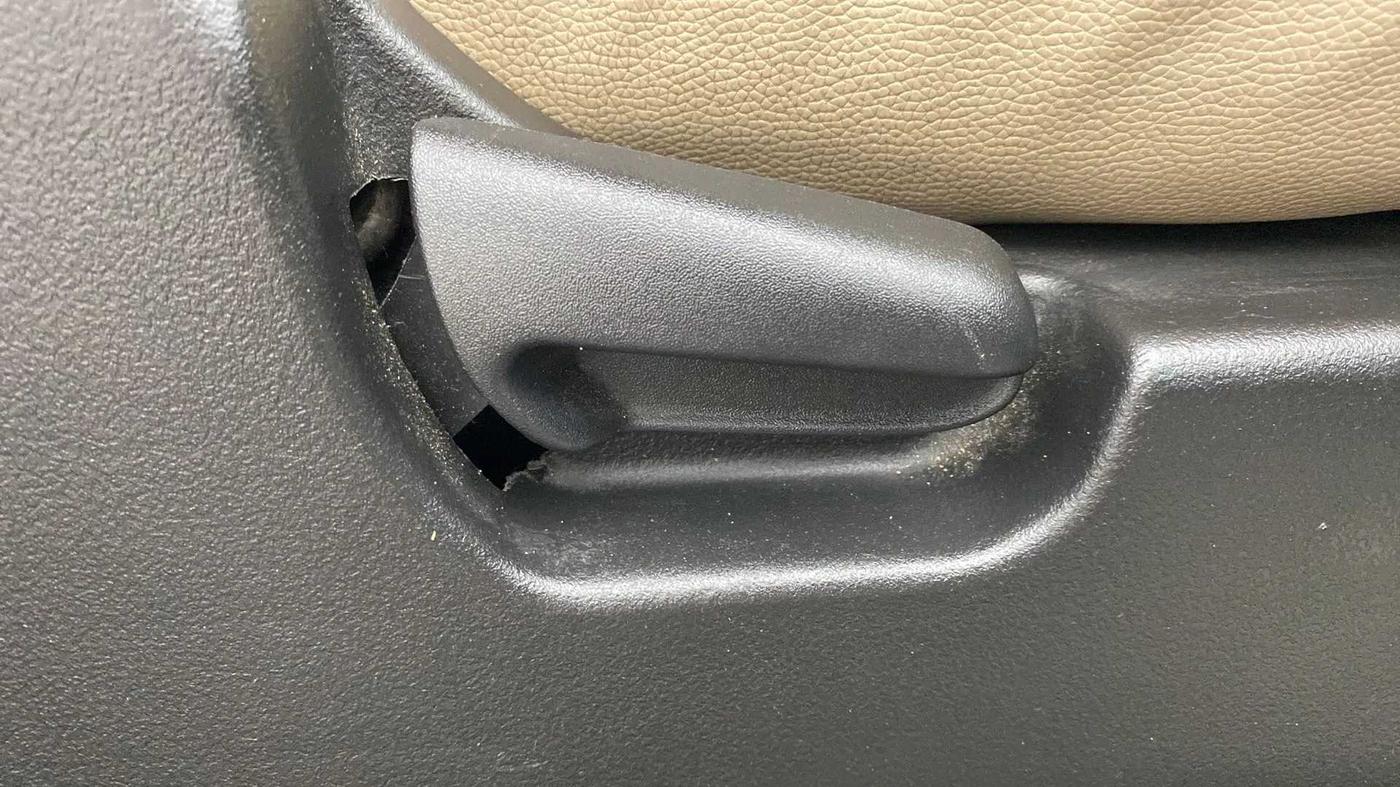 2017 Maruti Wagon R 1.0 VXI, Petrol, Manual, 65,553 km, Driver Side Adjustment Panel