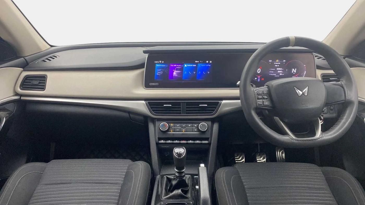 2022 Mahindra XUV700 AX 5 P MT 5 STR, Petrol, Manual, 31,256 km, Dashboard