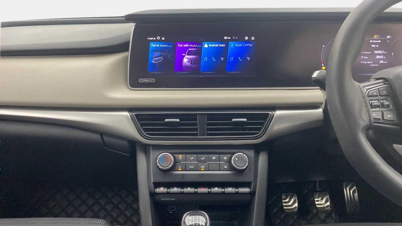 2022 Mahindra XUV700 AX 5 P MT 5 STR, Petrol, Manual, 31,256 km, Air Conditioner