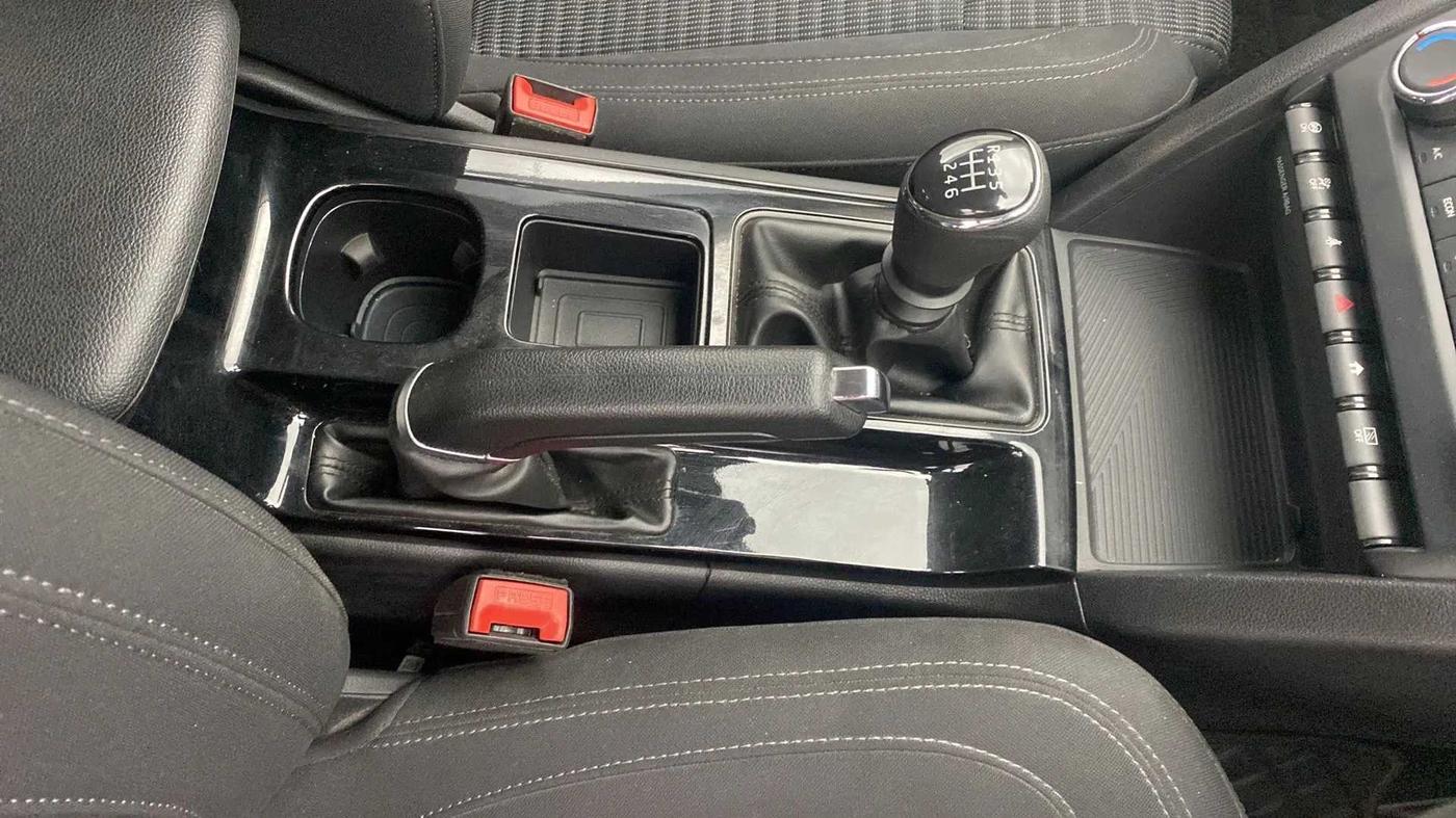2022 Mahindra XUV700 AX 5 P MT 5 STR, Petrol, Manual, 31,256 km, Gear Lever